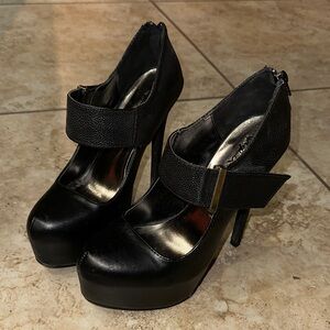 Qupid Women’s Black Platform Mary Jane High Heels - Like New